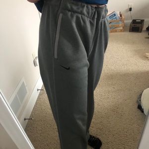 Nike therma-fit men’s sweatpants (light gray)